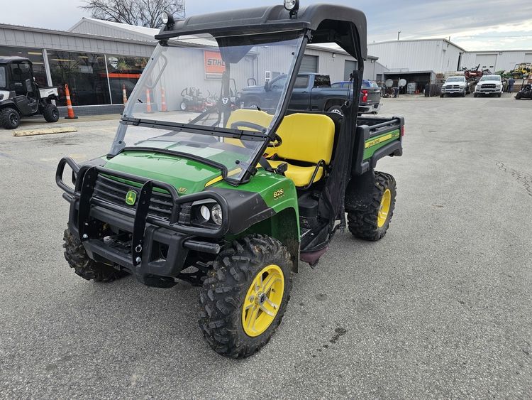 2016 JOHN DEERE XUV825